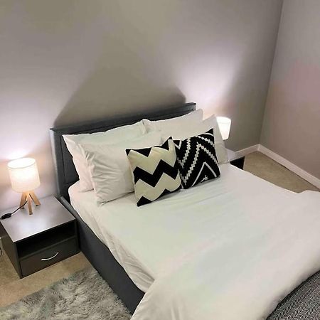 Modern Room Homestay In Apartment With Private Bathroom Croydon Eksteriør billede