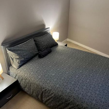 Modern Room Homestay In Apartment With Private Bathroom Croydon Eksteriør billede