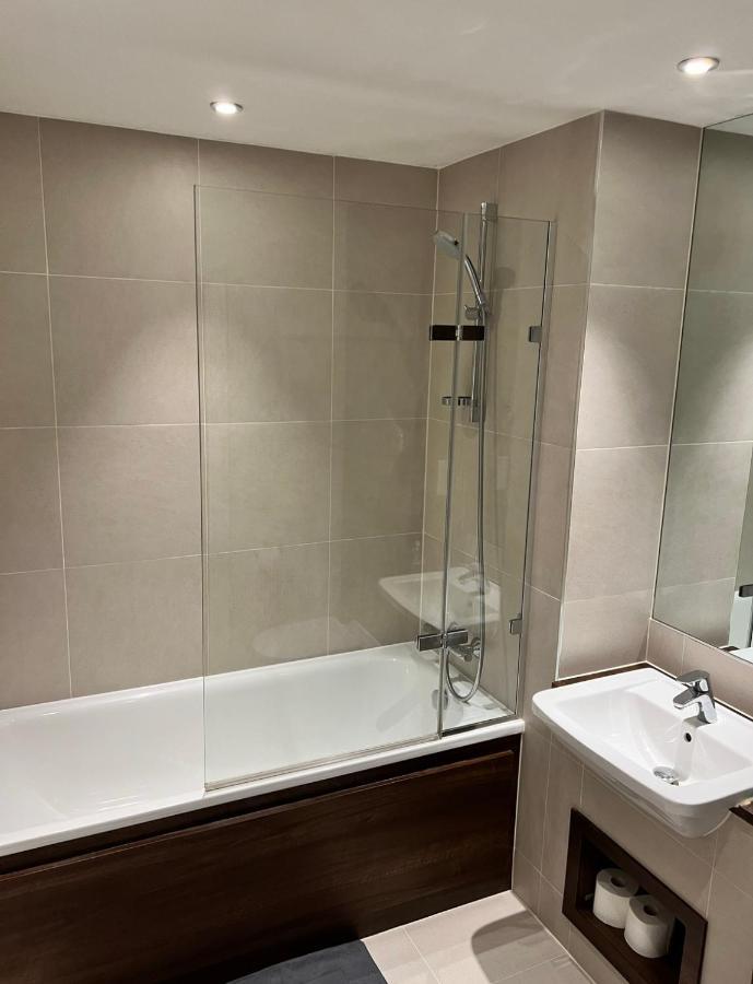 Modern Room Homestay In Apartment With Private Bathroom Croydon Eksteriør billede